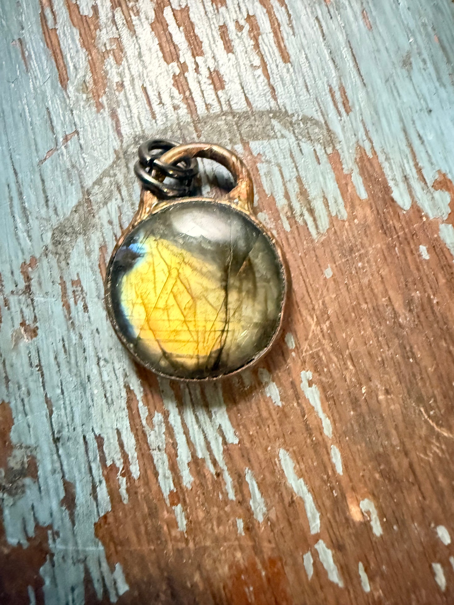 Golden Labradorite Round